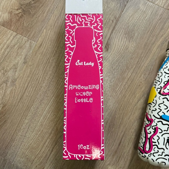 New Cat Lady Box Stainless Steel 16 oz Insulated Water Bottle Neon Cats Kittens - Picture 7 of 7